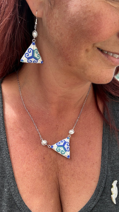 Santorini - Parure bijoux triangle perles tissées – Collier et boucles d’oreilles acier inoxydable inspiration Grèce